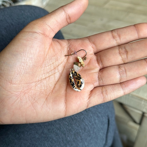 Shell earrings - Picture 2 of 2